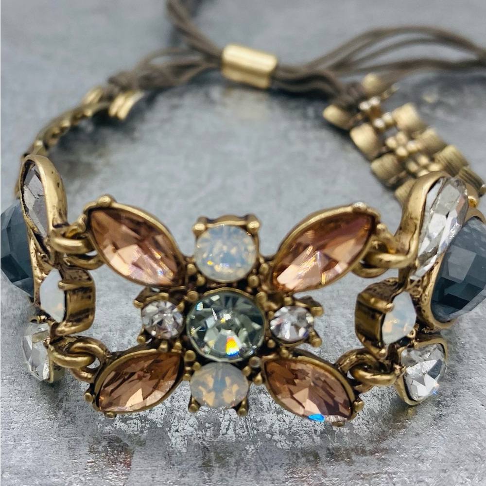 Elegant Gold Tone Jeweled Link Women's Bracelet With Adjustable Closure EUC